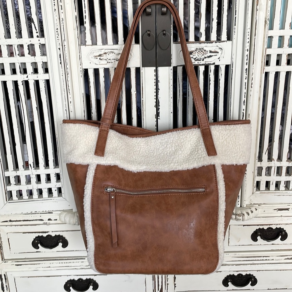 NWT Nine West Brown and white leather Sherpa bag.